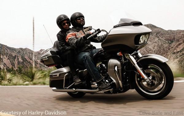 harley-road-glide-ultra-action6