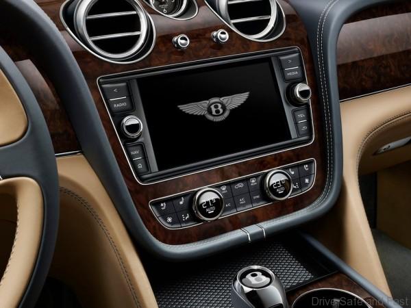 Bentley-Bentayga_2016_14