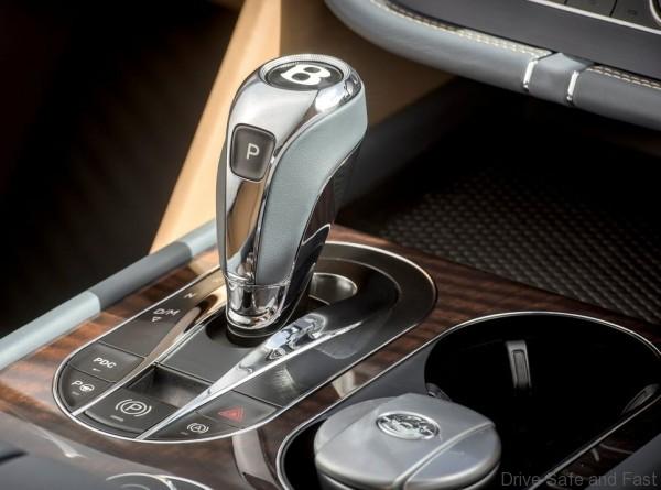 Bentley-Bentayga_2016_15