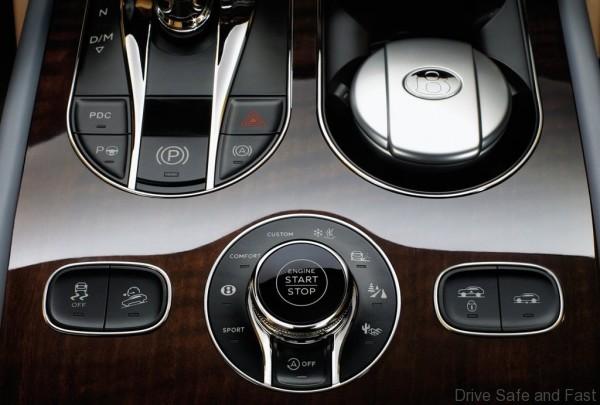 Bentley-Bentayga_2016_17