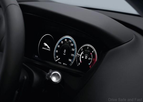 Jaguar-F-Pace_2017_1024x768_wallpaper_30