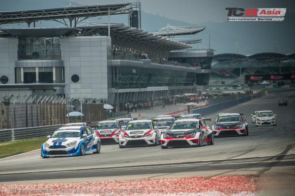 TCRAsia_Sepang_R1_start_050915_lores