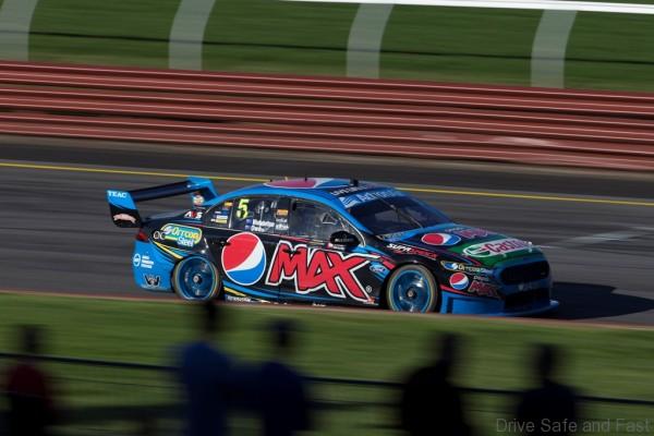 V8 SUPERCAR CHAMPIONSHIP SANDOWN