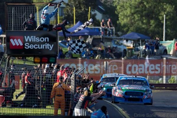 V8 SUPERCAR CHAMPIONSHIP SANDOWN