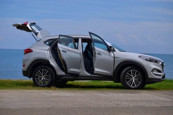 Tucson with open doors