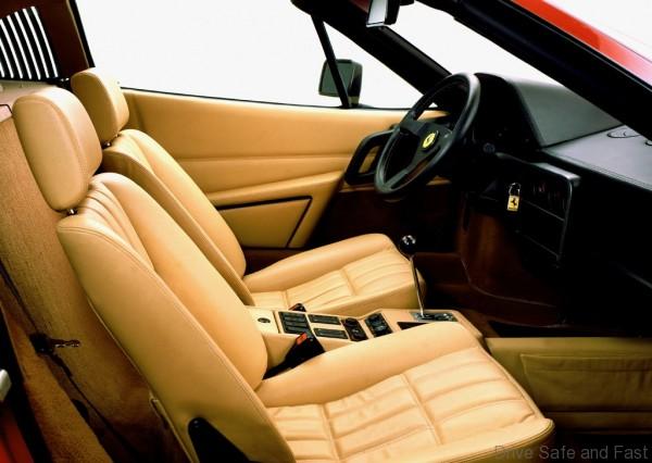 - I modelli Ferrari 328 GTB e 328 GTS furono presentati al Salone di Francoforte del 1985.