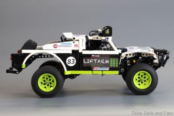 lego-trophy-truck-double-trouble-side-shot