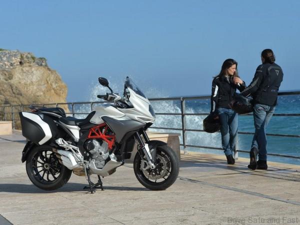 mv-agusta-tourismoveloce1