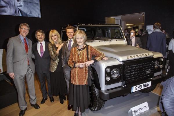 one-of-a-kind-land-rover-defender-sold-for-600000-photo-gallery_8