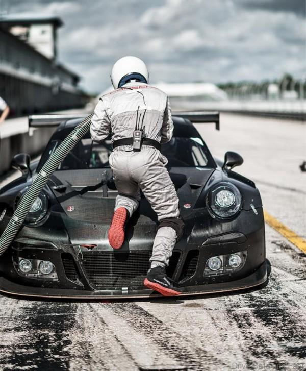 Porsche 911 GT3 R ‘Black Magic’10 (3)