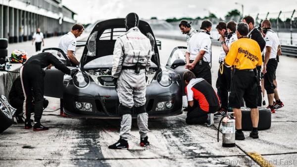 Porsche 911 GT3 R ‘Black Magic’4