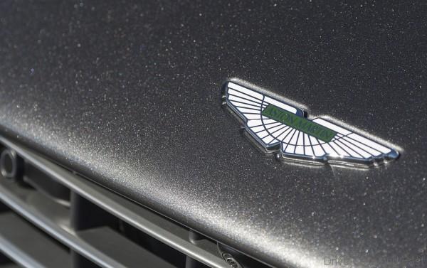 aston_martin_db11_5_1600x120