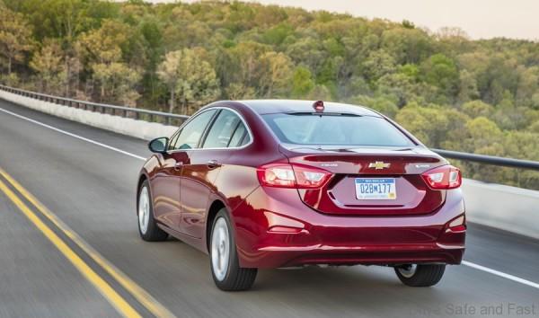 2016 Chevrolet Cruze hits the road in Nashville delivering an EPA-estimated 42 mpg on the highway and the most connectivity in its class.