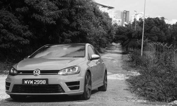 Volkswagen-Golf-R - 1
