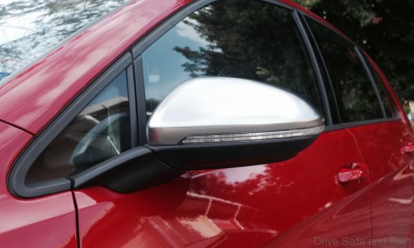 Volkswagen-Golf-R - 11