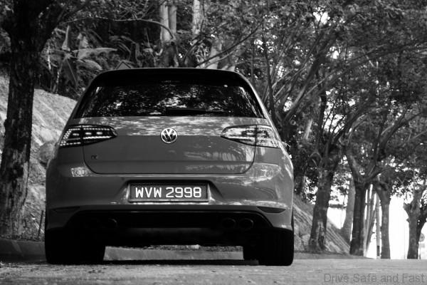 Volkswagen-Golf-R - 12