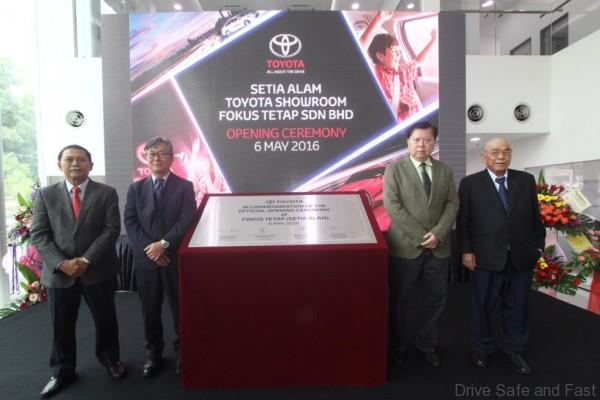 1.from left-Datuk Ismet Suki, President, UMW Toyota Motor-Mr.Akio Takeyama, Deputy Chairman, UMW Toyota Motor-Mr. Simon Thong (Managing Director of Fokus Tetap) and Mr. Richard Ther (Marketing Directorof Foku