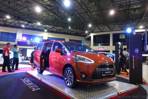 Toyota-Sienta-1