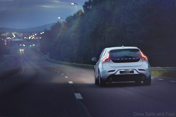 V40 Driver Display wide shot_HR