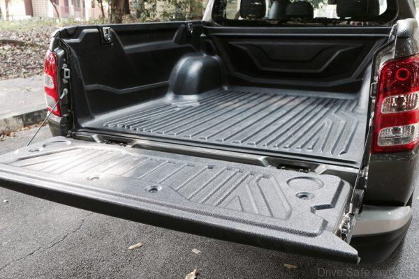 Mitsubishi-Triton-93