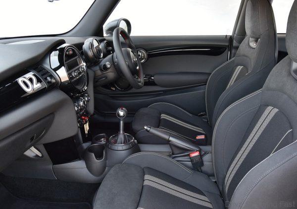 mini_cooper_jcw_challenge_2