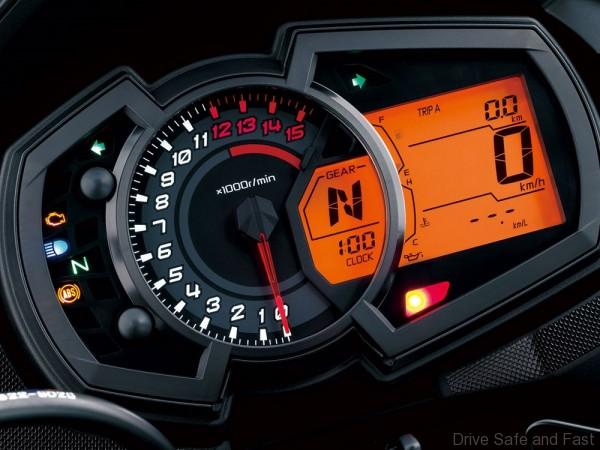 kawasaki-versys-x300-03