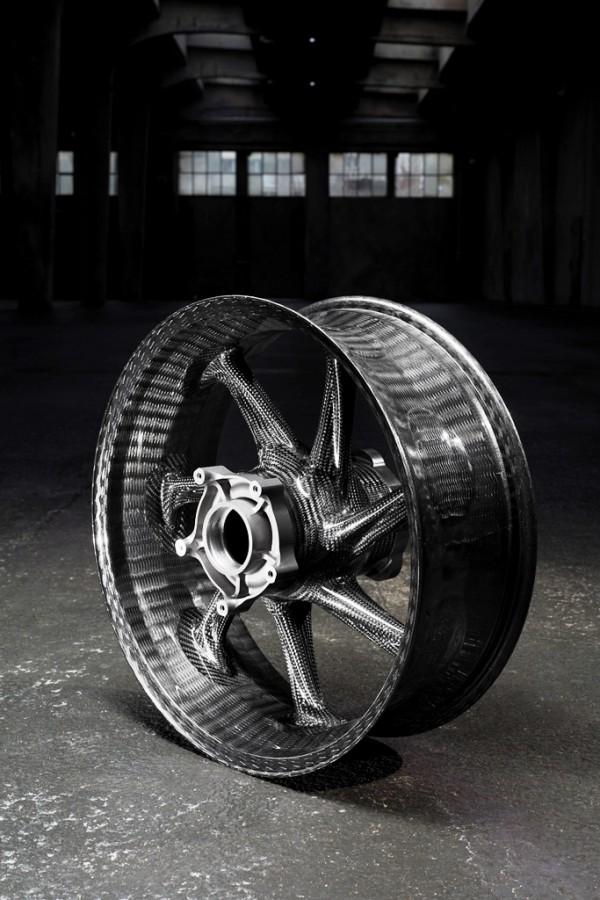 p90242026_highres_bmw-hp4-race-advance