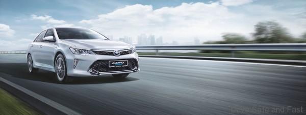 camry-brochure-03-hybrid-front-quarter
