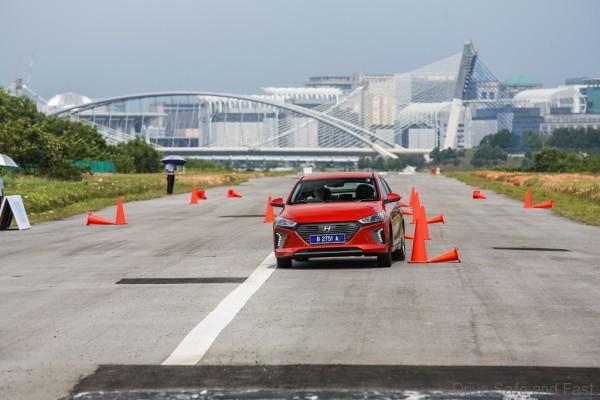 hyundai-ioniq-13