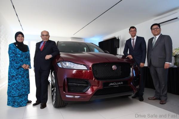 l-r-datuk-aishah-tuan-syed-hussain-syed-khalil-and-dato-sri-tan-with-the-f-pace