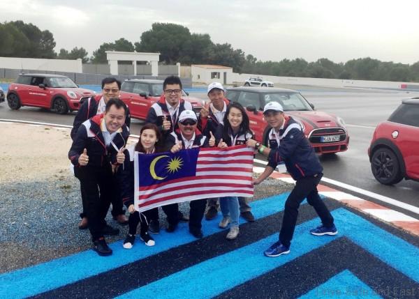 thumbs-up-for-the-bmw-motorsport-driving-experience