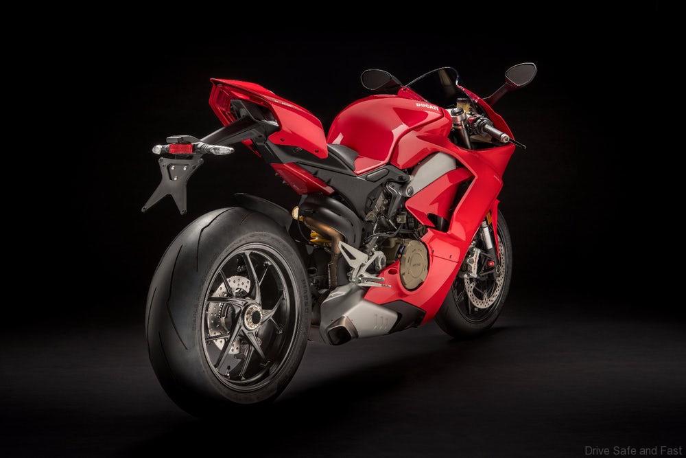 Ducati Panigale V4 unveiled and admired