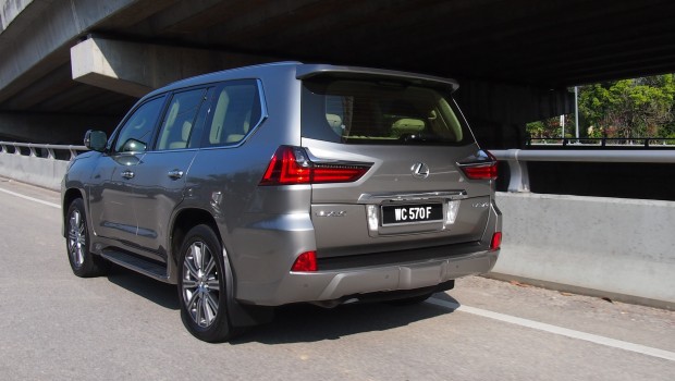 Sights & Sounds of the Lexus LX 570  Drive Safe and Fast