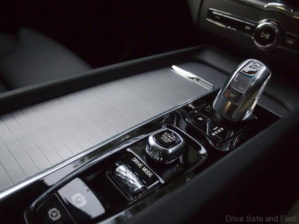 Plug-In Hybrid_Volvo XC60 T8