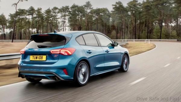 Ford Focus ST rear 2 in motion