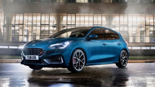 Ford Focus ST front hero