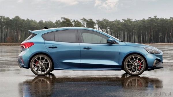 Ford Focus ST side profile 2