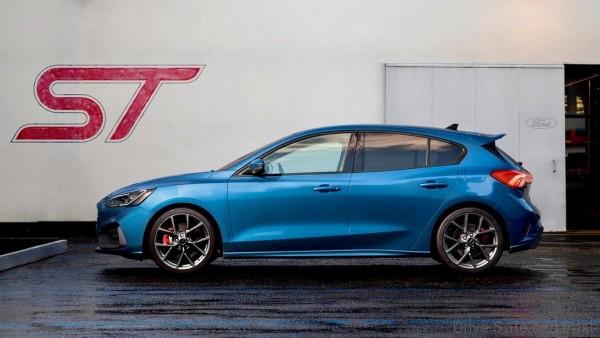 Ford Focus ST side profile