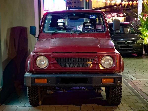 Suzuki Jimny 1300 Sierra SJ30 Front