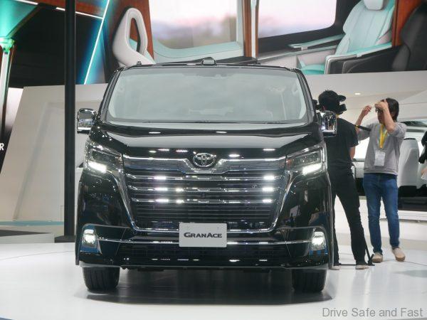 Toyota GranAce Front Tokyo Motor Show
