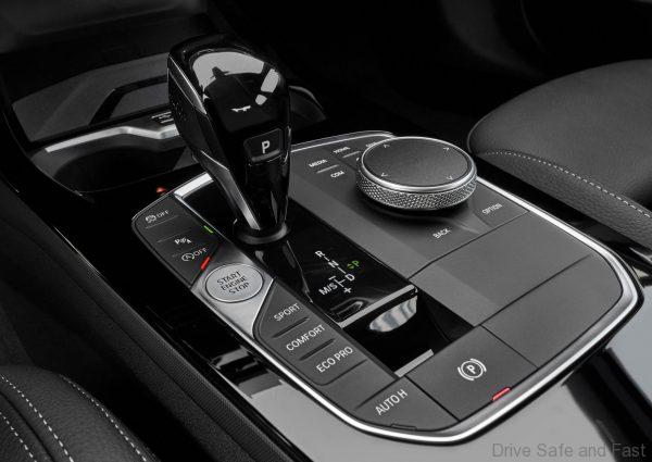 BMW M235i xDrive Gran Coupe gear shift