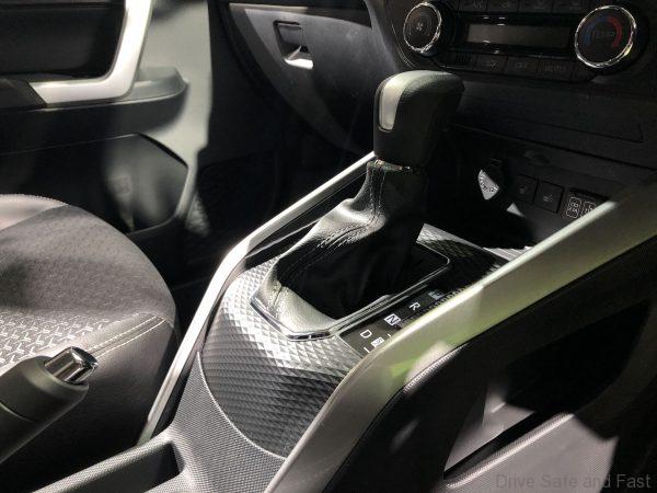 Daihatsu SUV 2020_gear shift