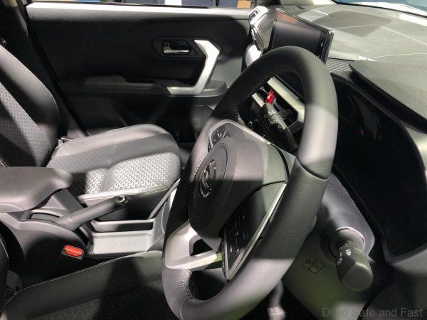 Daihatsu SUV 2020_steering