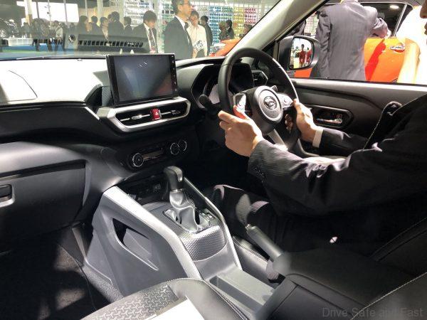 Daihatsu SUV 2020_cabin