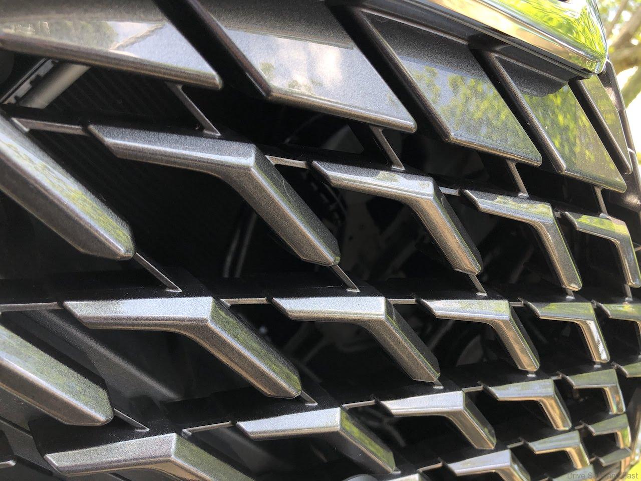 Lexus RX 300 Premium test drive review in the city by us