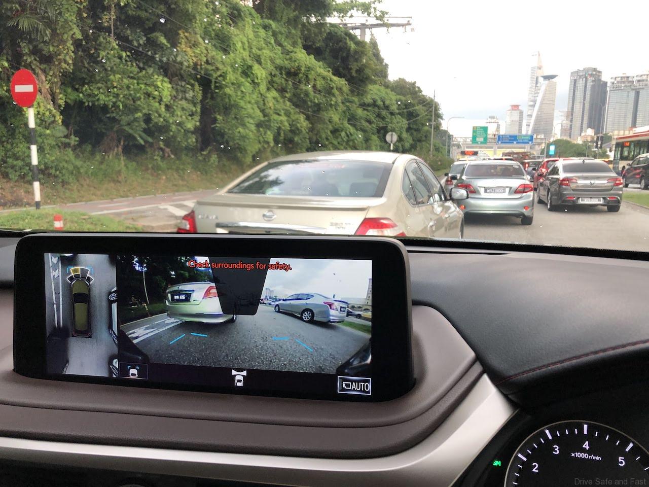 Lexus RX 300 Premium test drive review in the city by us