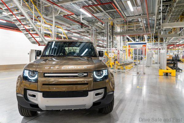 classic Defender meets the 2020 Defender