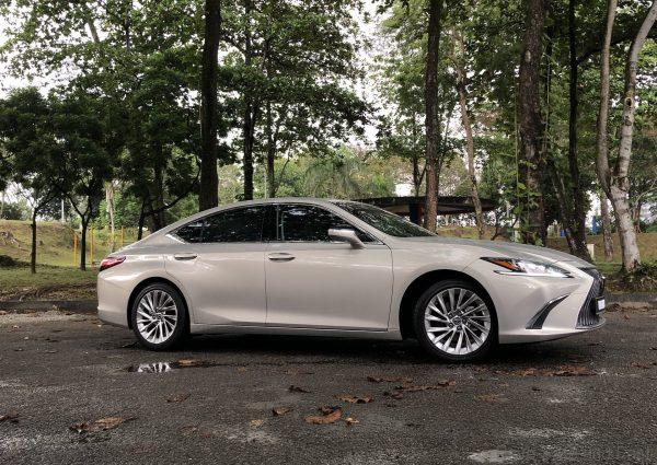 2019 Lexus ES 250