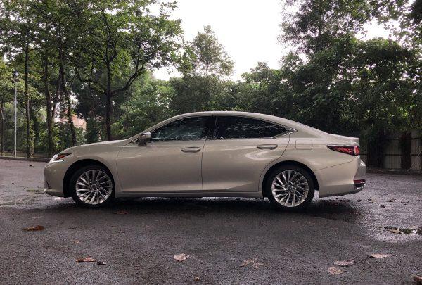 2019 Lexus ES 250