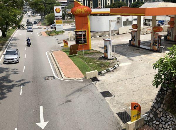 JB Petrol Station Owner Fined For Letting Foreign Cars Pump RON95